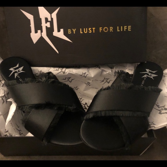 NIB Lust for Life Black slide on Sandals - Picture 1 of 3
